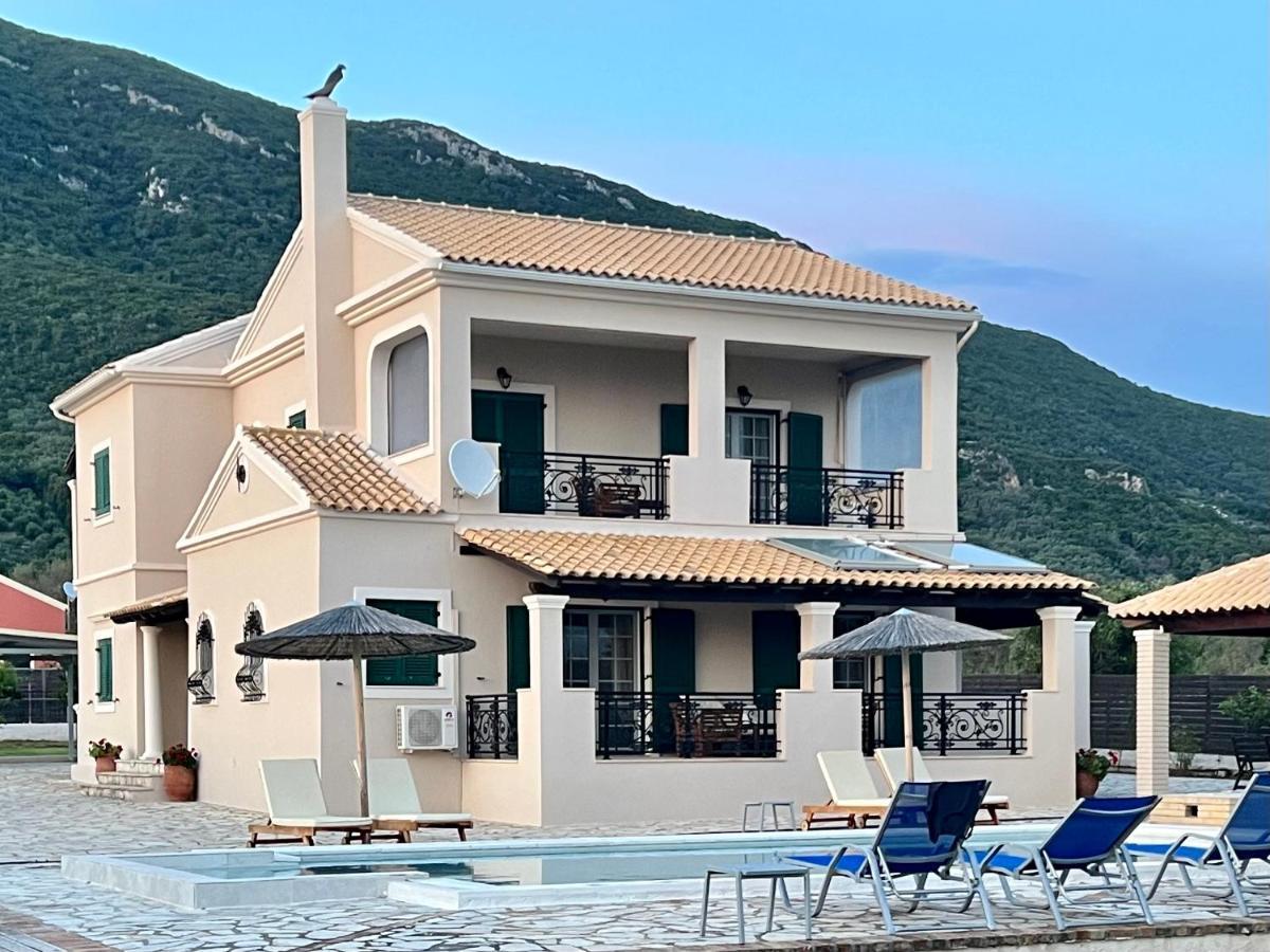 Skidi Beach House Agios Matthaios  Exterior photo