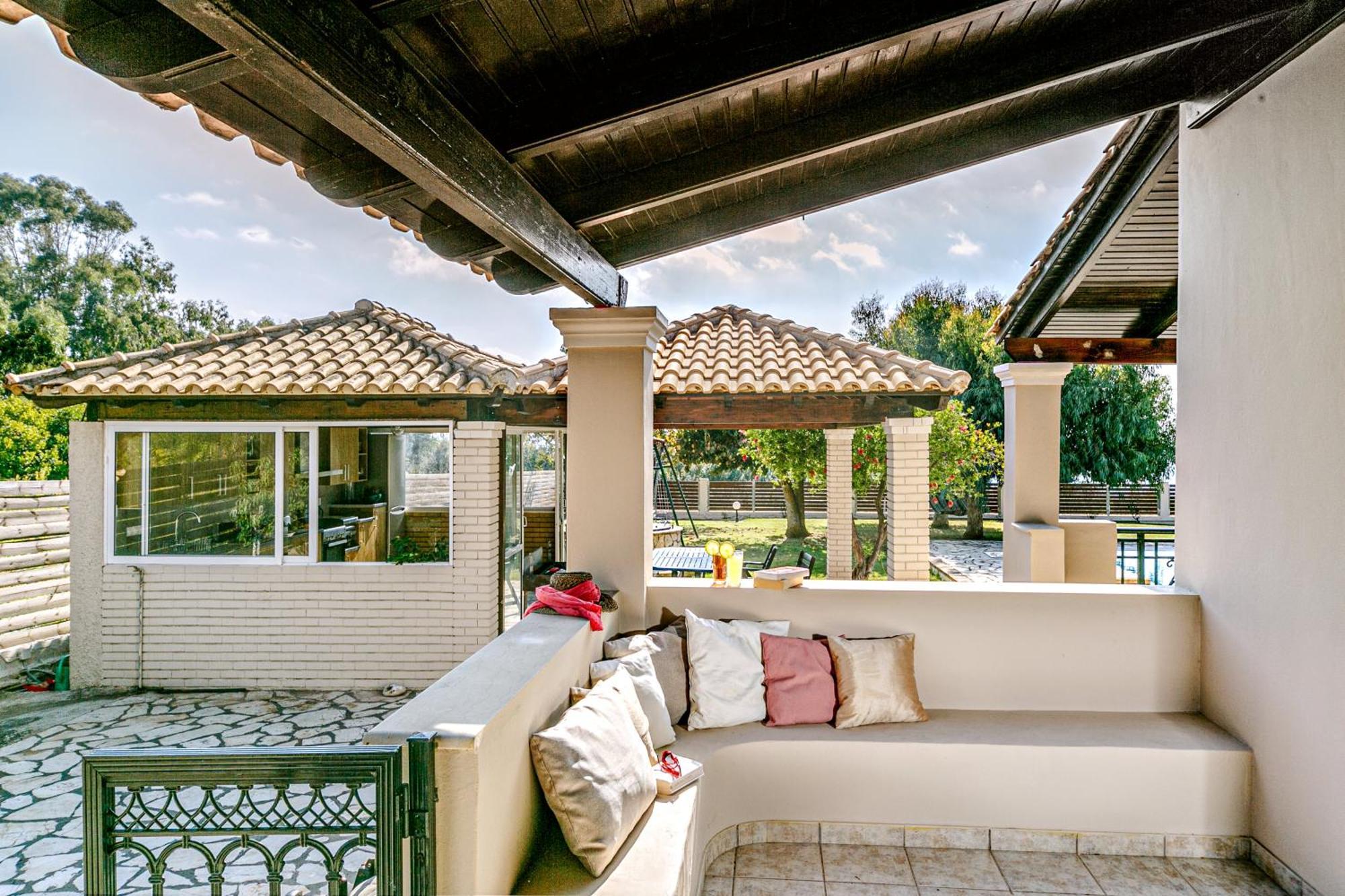 Skidi Beach House Agios Matthaios  Exterior photo