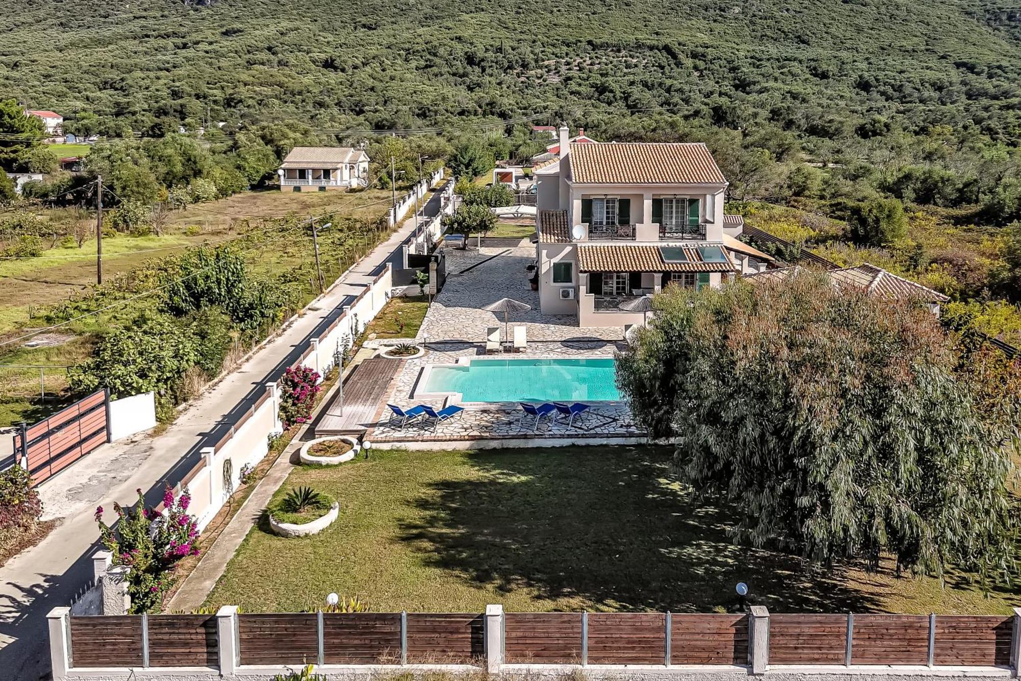 Skidi Beach House Agios Matthaios  Exterior photo