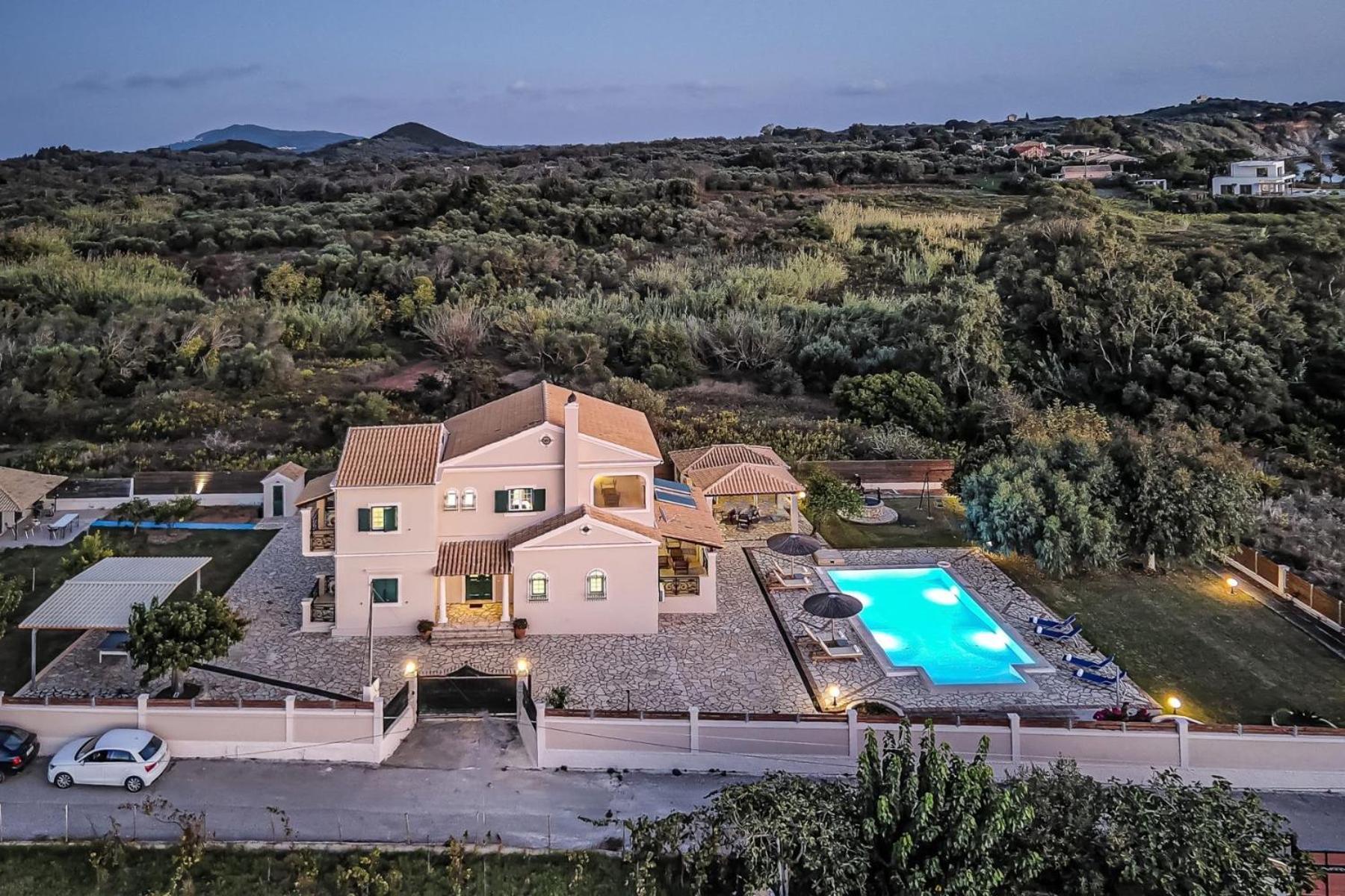 Skidi Beach House Agios Matthaios  Exterior photo