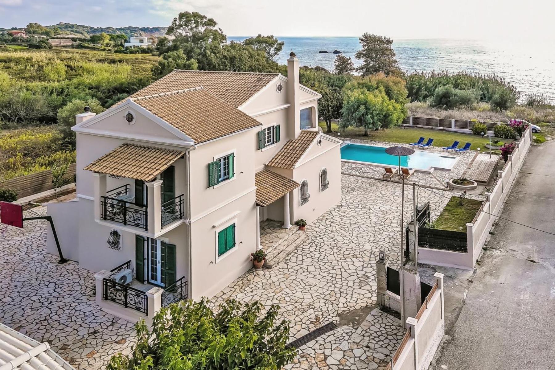 Skidi Beach House Agios Matthaios  Exterior photo