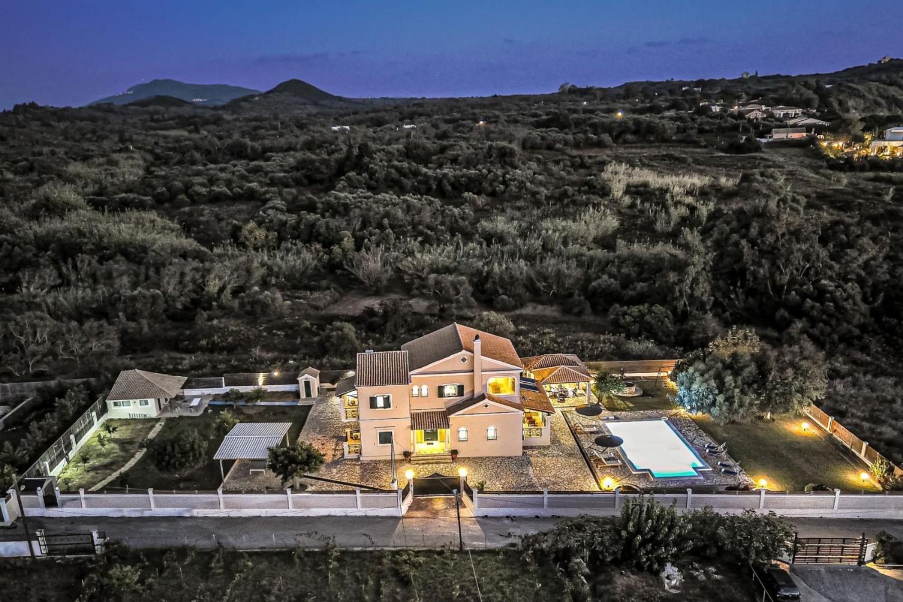 Skidi Beach House Agios Matthaios  Exterior photo