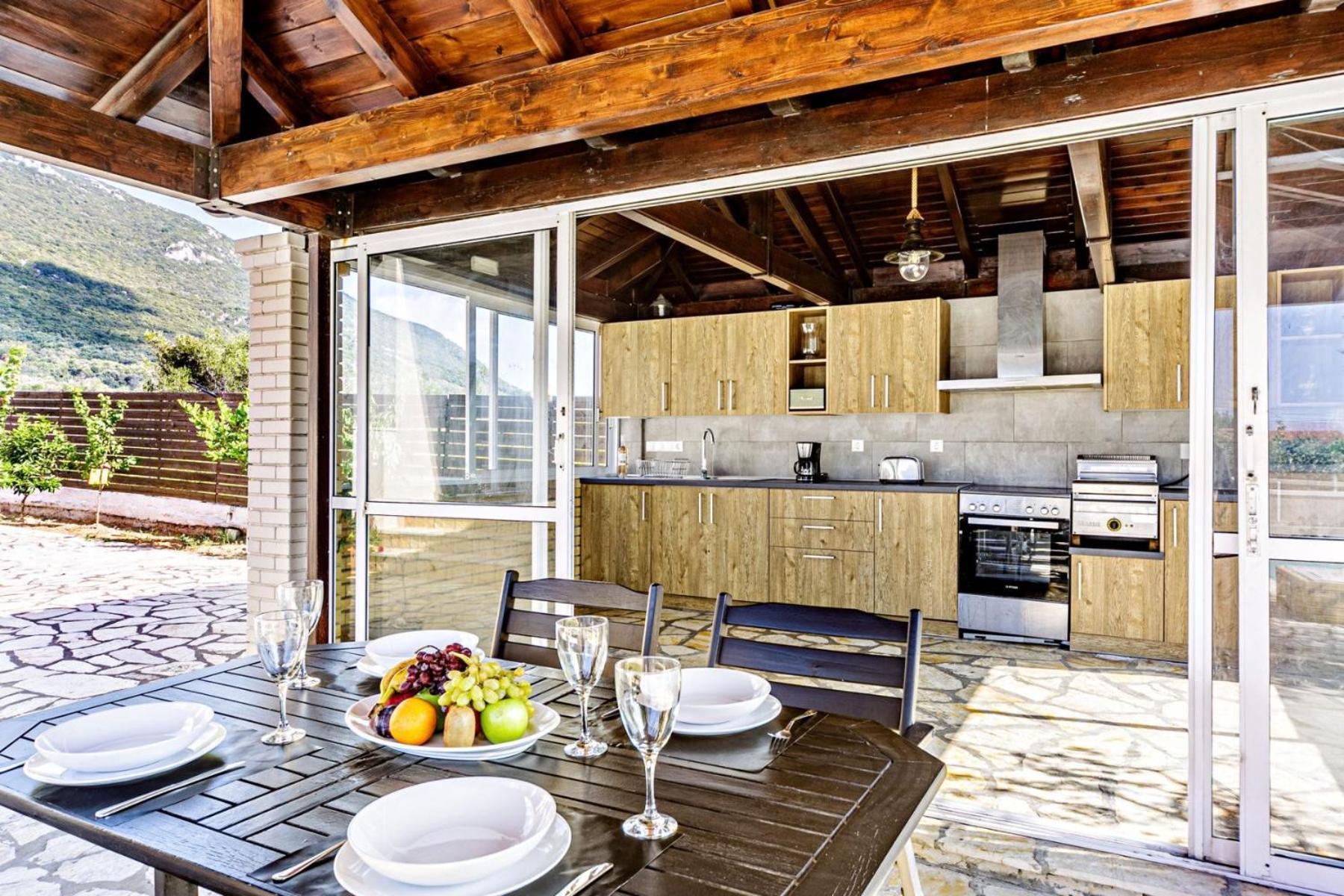 Skidi Beach House Agios Matthaios  Exterior photo